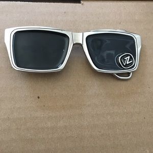 Vonzipper belt buckle